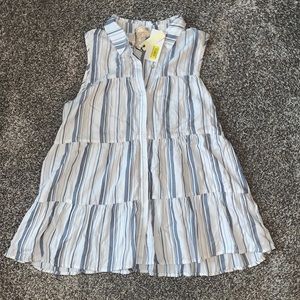 New with tags women’s size medium flouncy button up collared sleeveless top